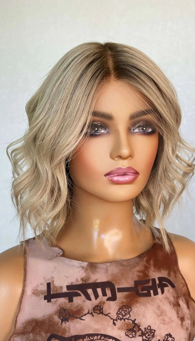 lace front blonde wavy hair bob with a glueless cap, easy to wear.