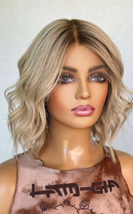 lace front blonde wavy hair bob with a glueless cap, easy to wear.