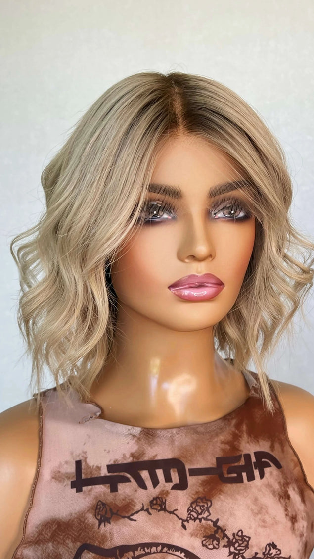 lace front blonde wavy hair bob with a glueless cap, easy to wear.