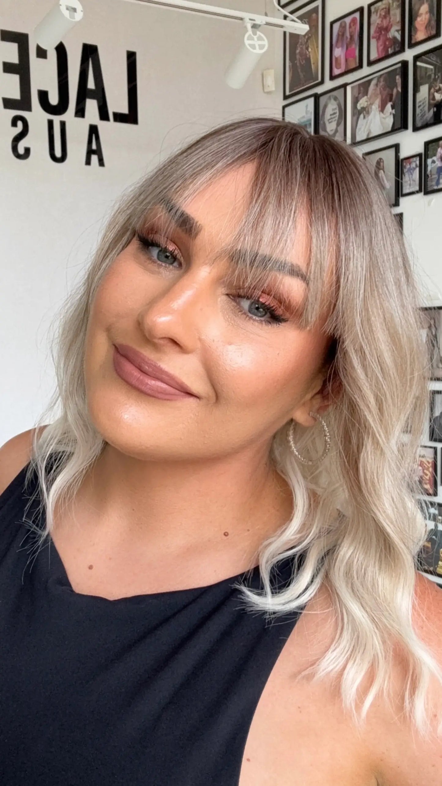 wavy ombre blonde wavy fringe synthetic, glueless heat safe wig.
