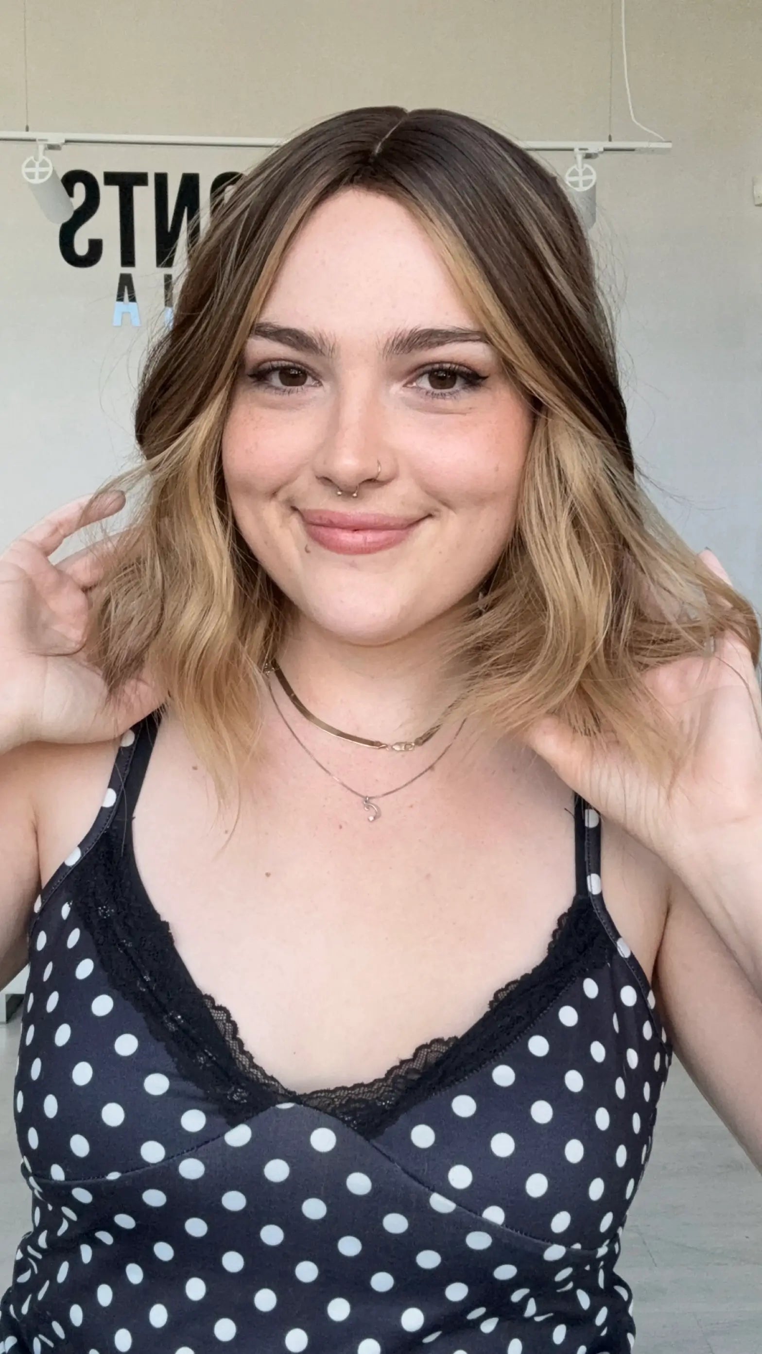 glueless brunette and blonde wavy bob wig for hairloss, heat safe hair and glueless cap. perfect for beginners.